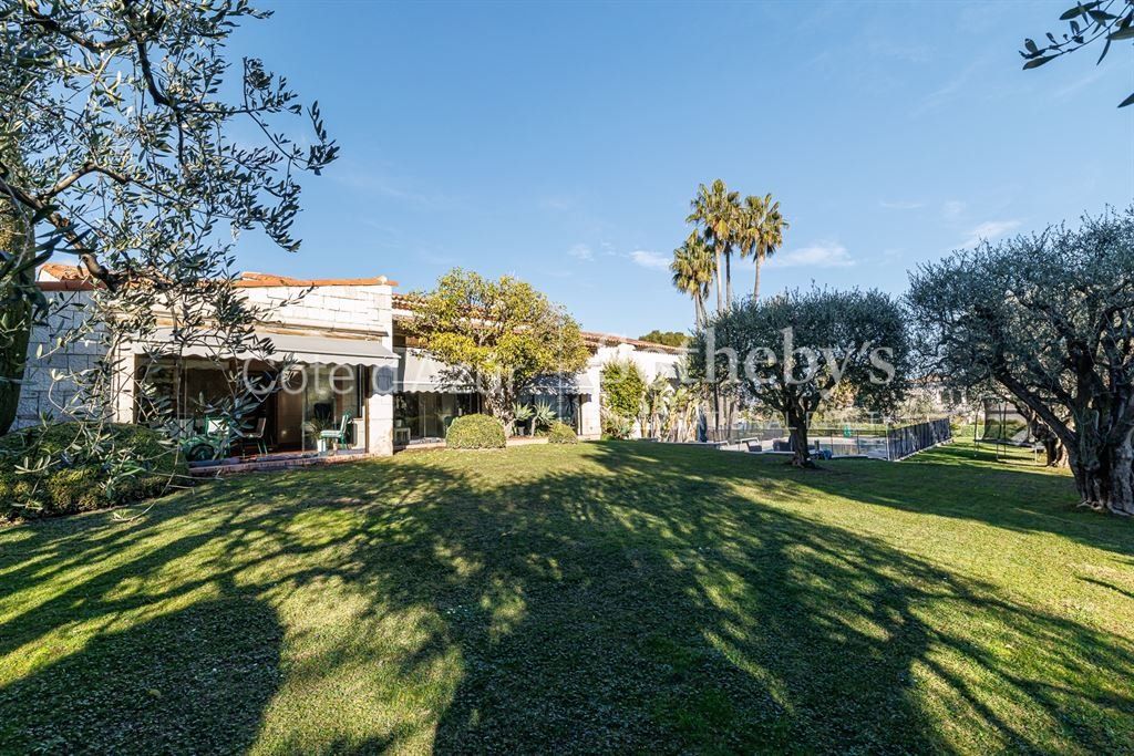 Property photo 1 of 17 Fabron: Elegant Stone Villa With Pool And Gardens
