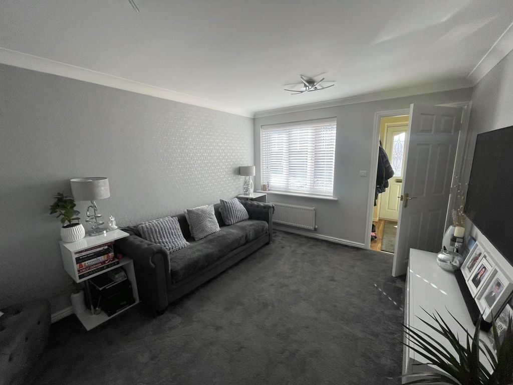 Property photo 2 of 11 Picture No. 28