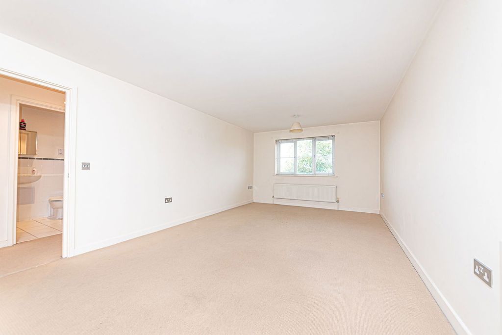 Property photo 3 of 8