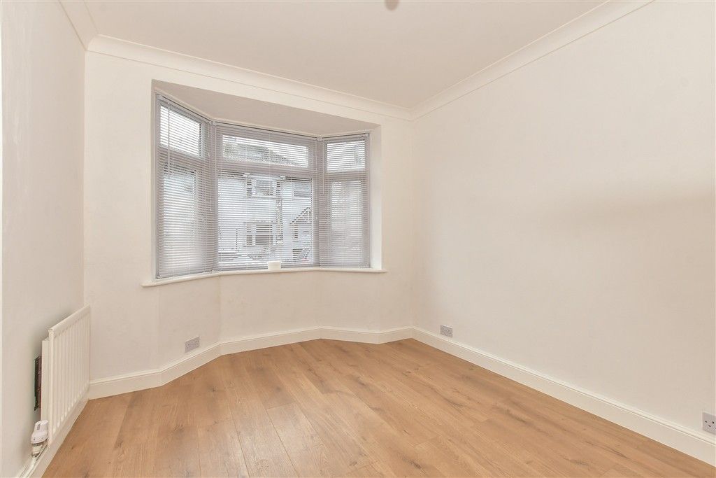 Property photo 3 of 16 Lounge