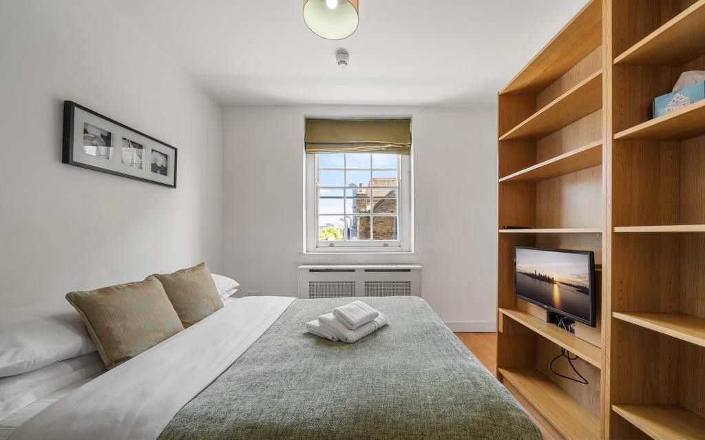Property photo 1 of 8 Studio To Rent
