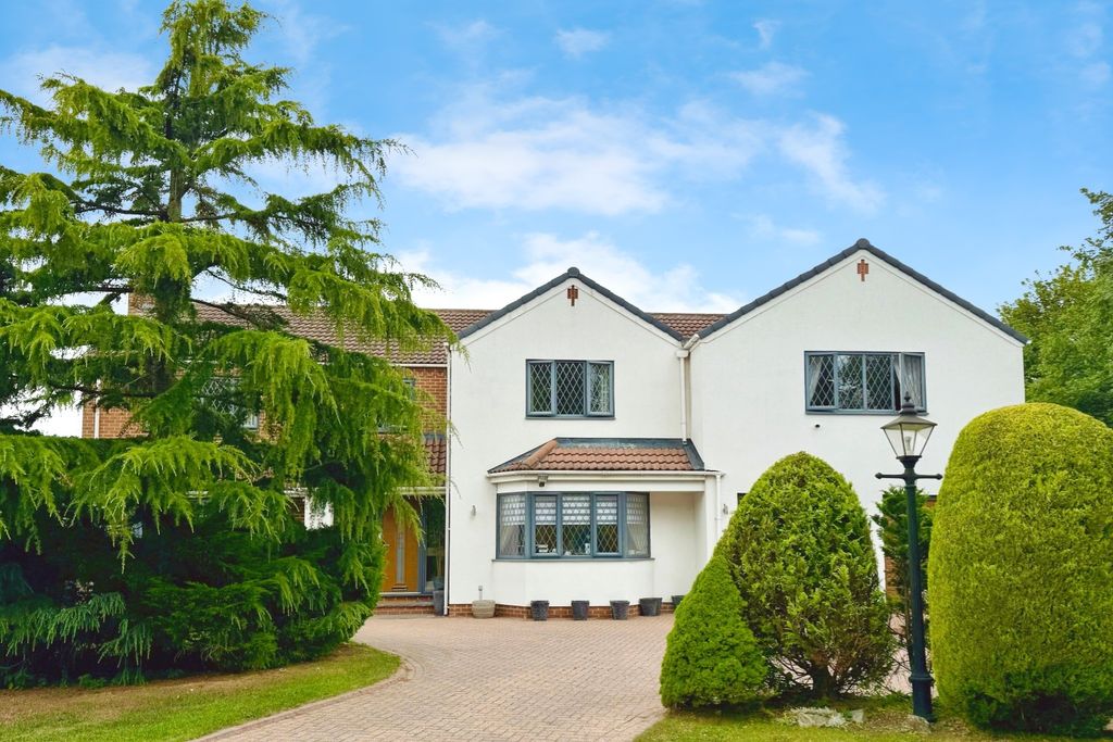 Property photo 1 of 33 4389780