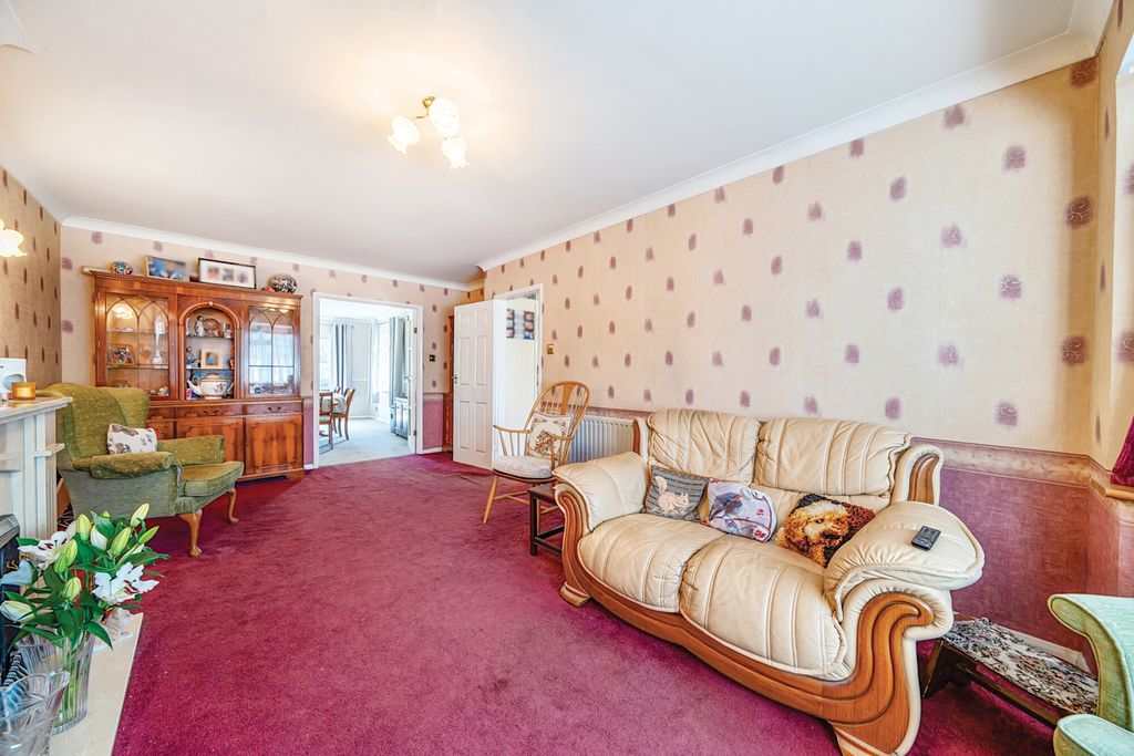 Property photo 2 of 19 1417601-9-699F30A...