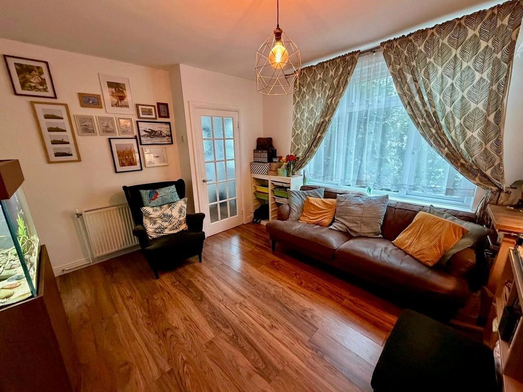 Property photo 2 of 8 T7Uqiexwgueoxgusfljfna.Jpg