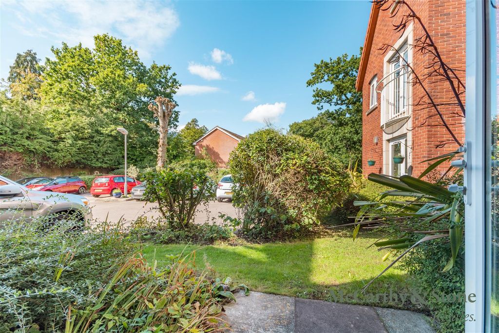 Property photo 3 of 16 8704608-Exterior01.Jpg