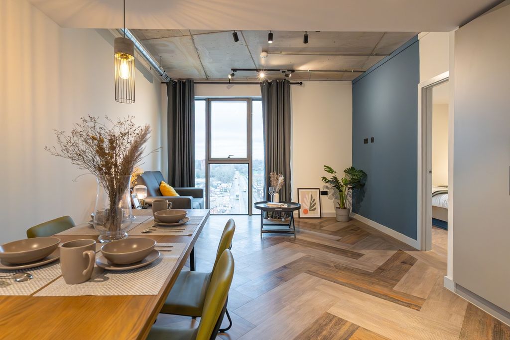 Property photo 3 of 8 A Spacious And Bright Modern Living Room With Styl...