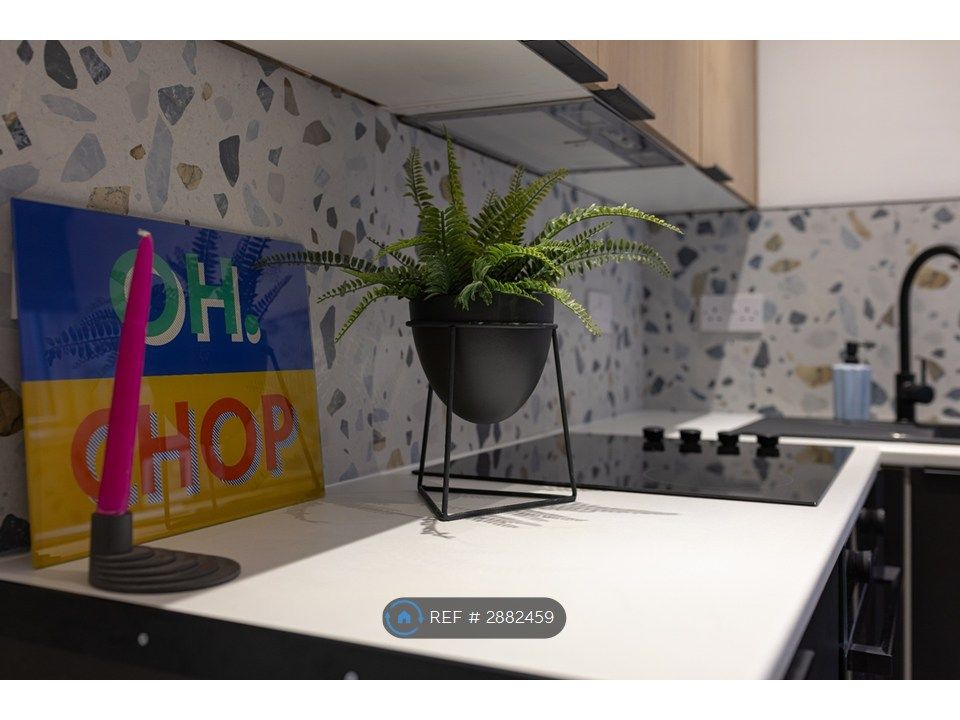 Property photo 3 of 19 Kitchen
