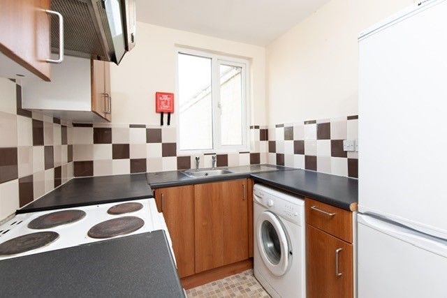 Property photo 3 of 10 Kitchen