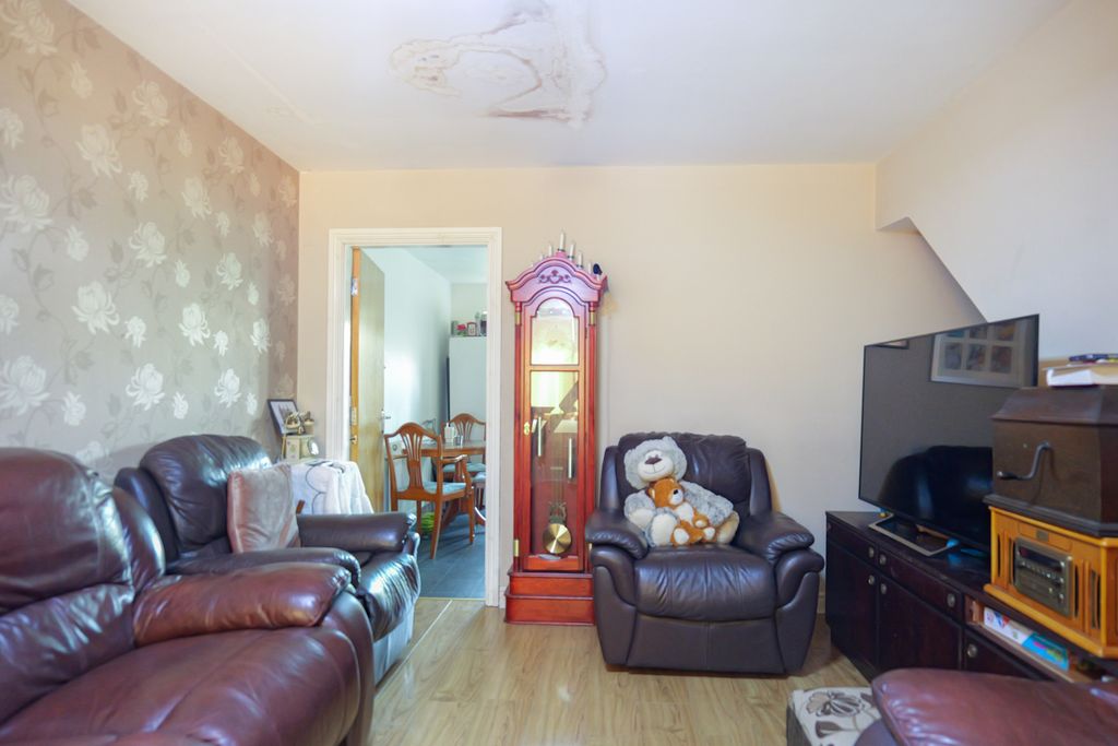 Property photo 2 of 36