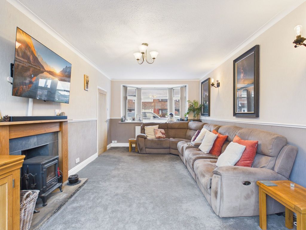 Property photo 3 of 13 Guildford Grove - Ewemove - Living And Dining Room