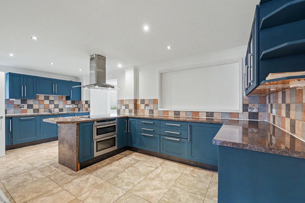 Property photo 3 of 31 5177338