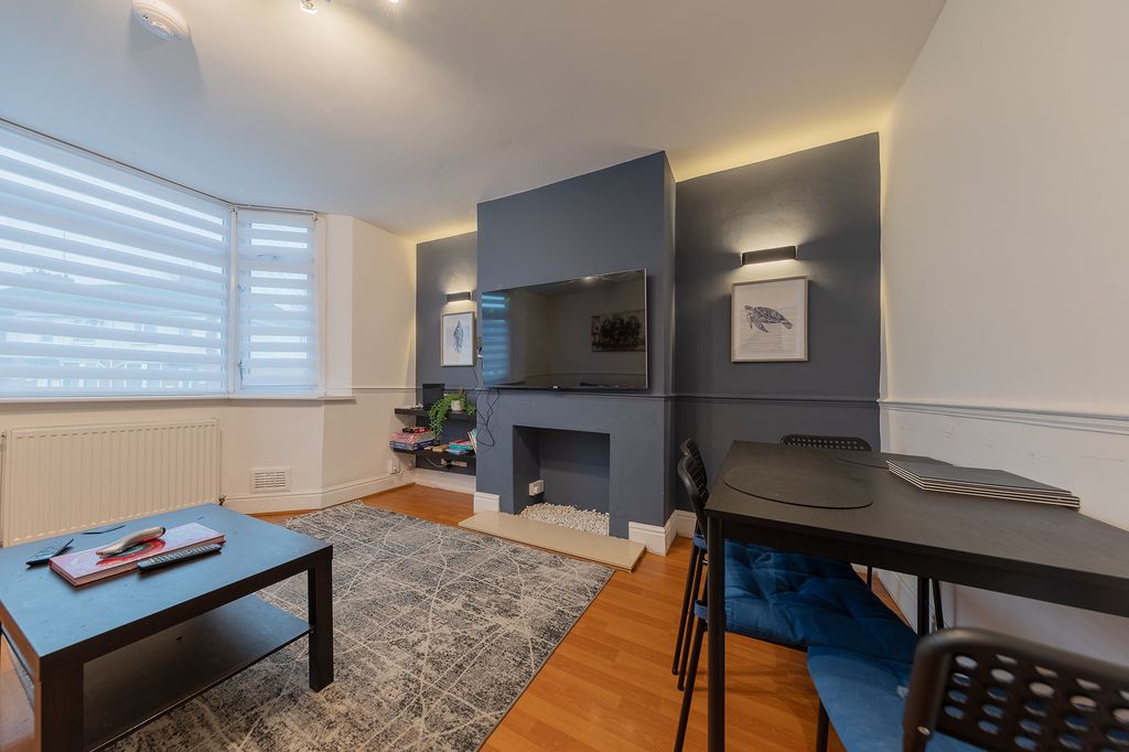 Property photo 2 of 31