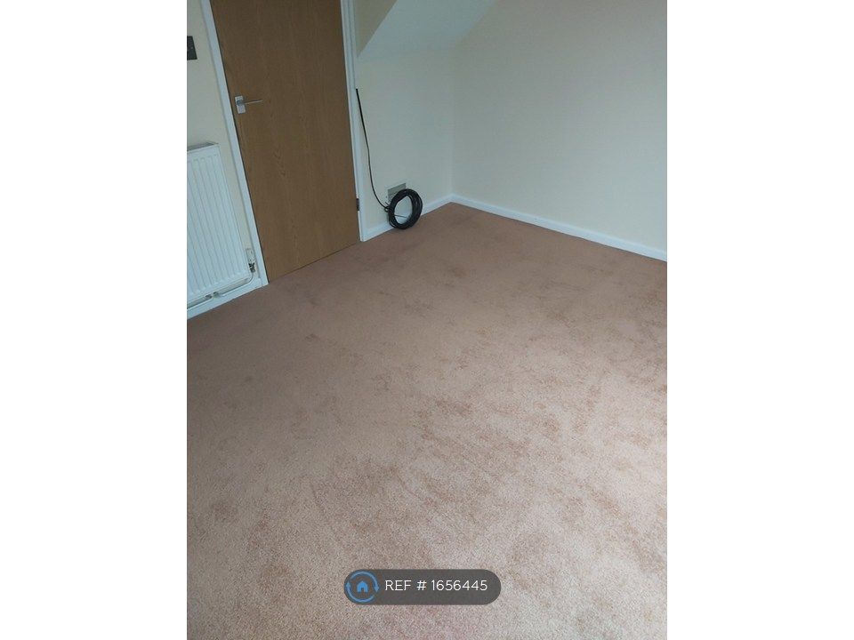 Property photo 3 of 9 Bedroom