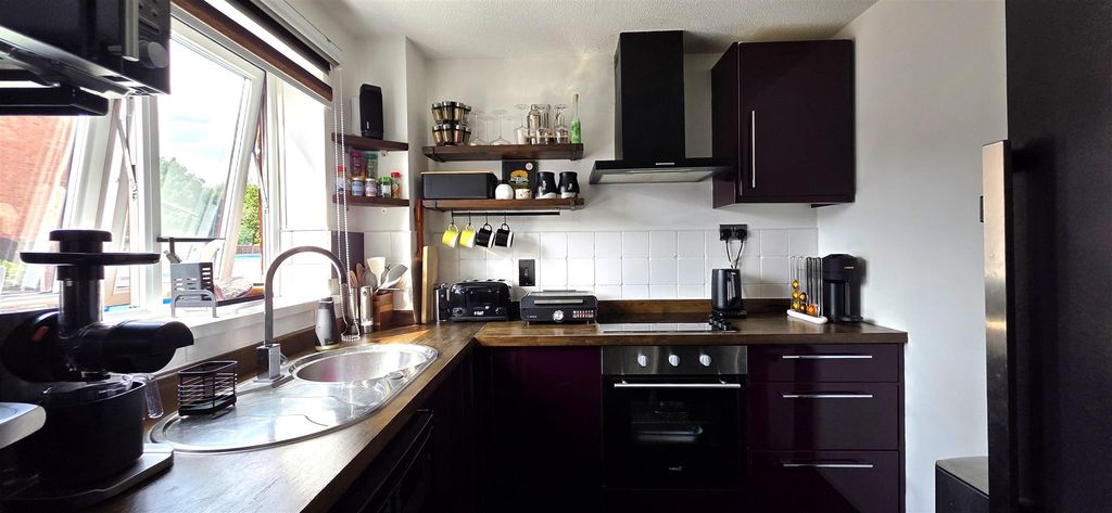 Property photo 2 of 7 Kitchen 2.Jpg