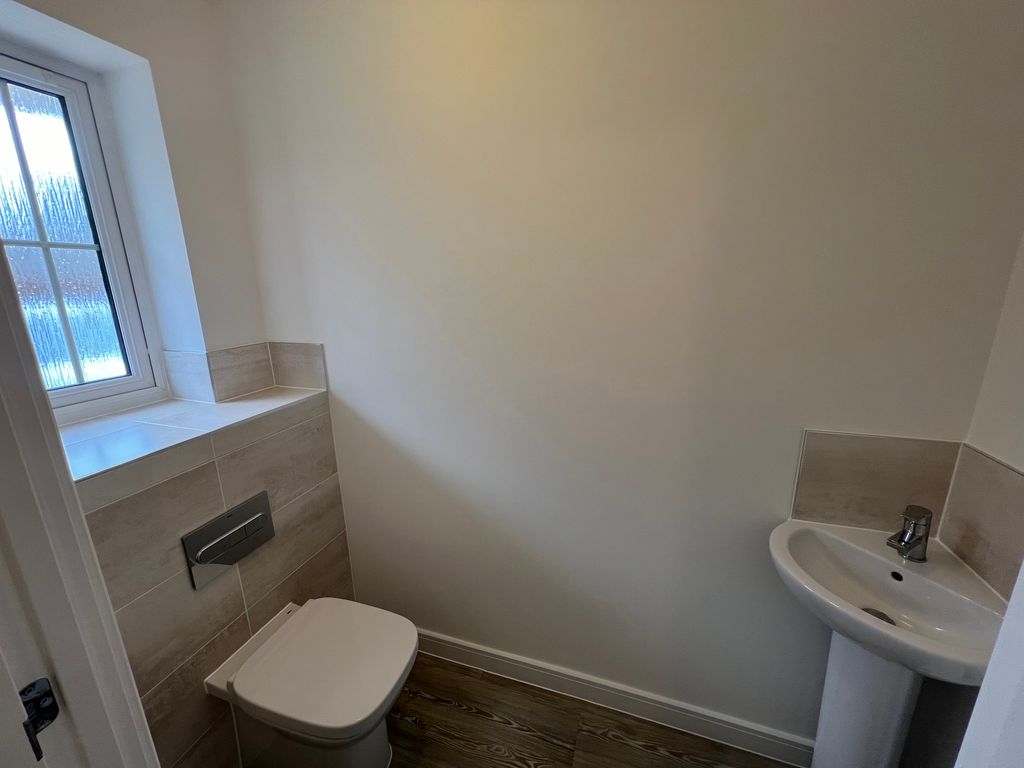 Property photo 3 of 21 Bathroom