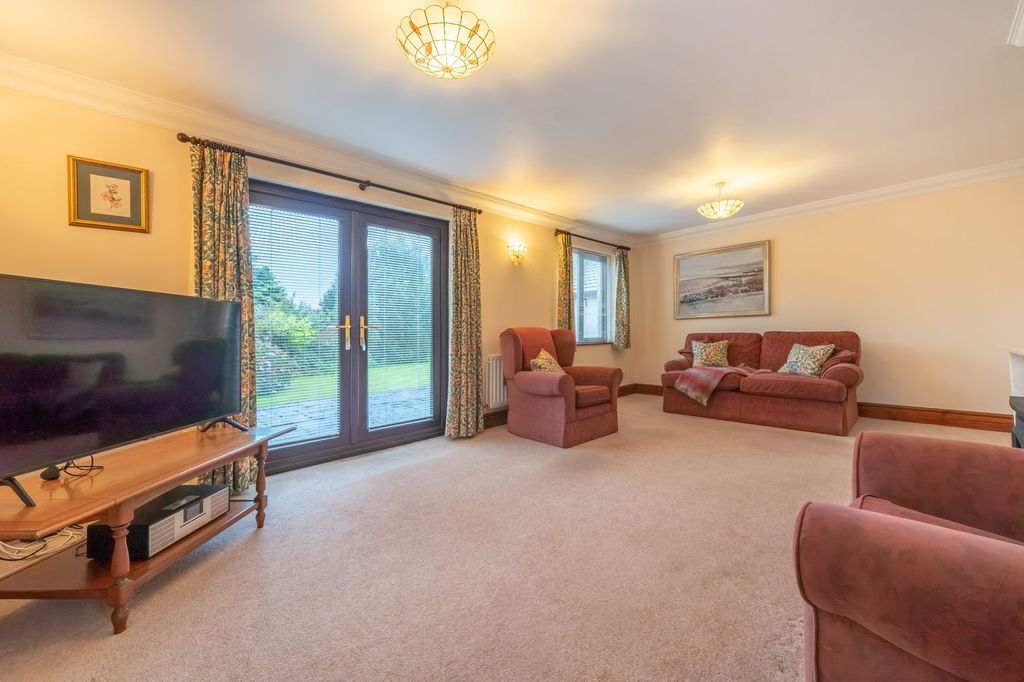 Property photo 3 of 40