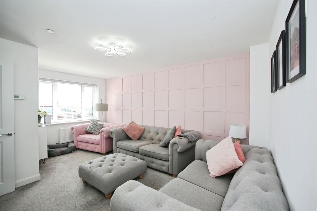 Property photo 3 of 24