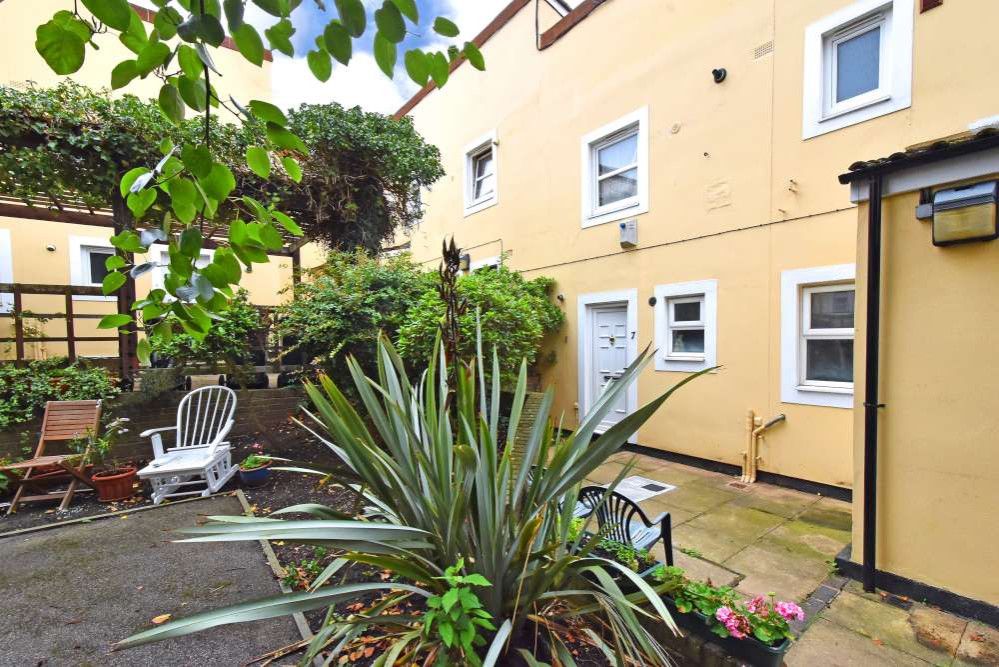 Property photo 2 of 8