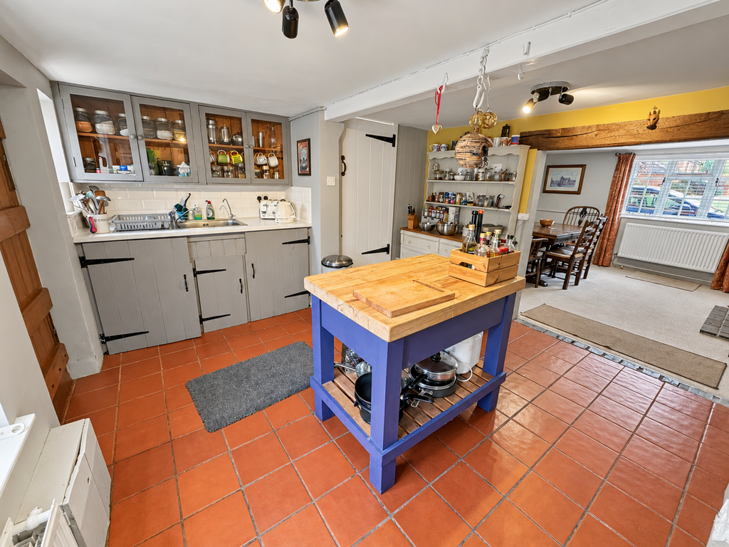 Property photo 3 of 26 Kitchen