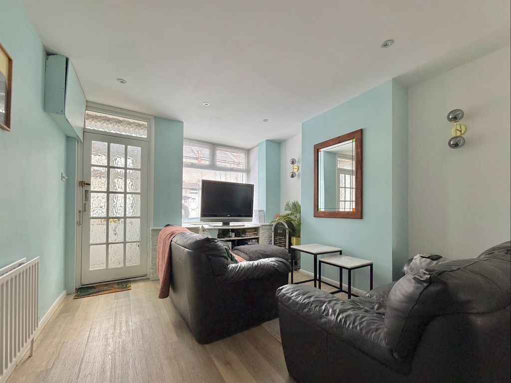 Property photo 3 of 11 Living Room