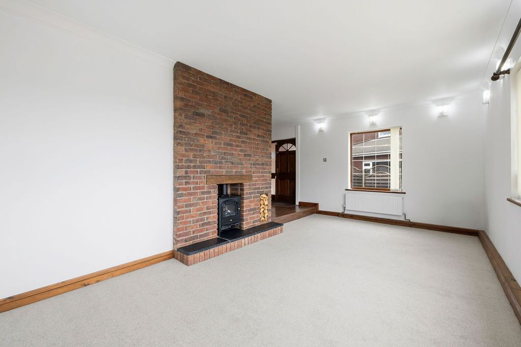 Property photo 3 of 28