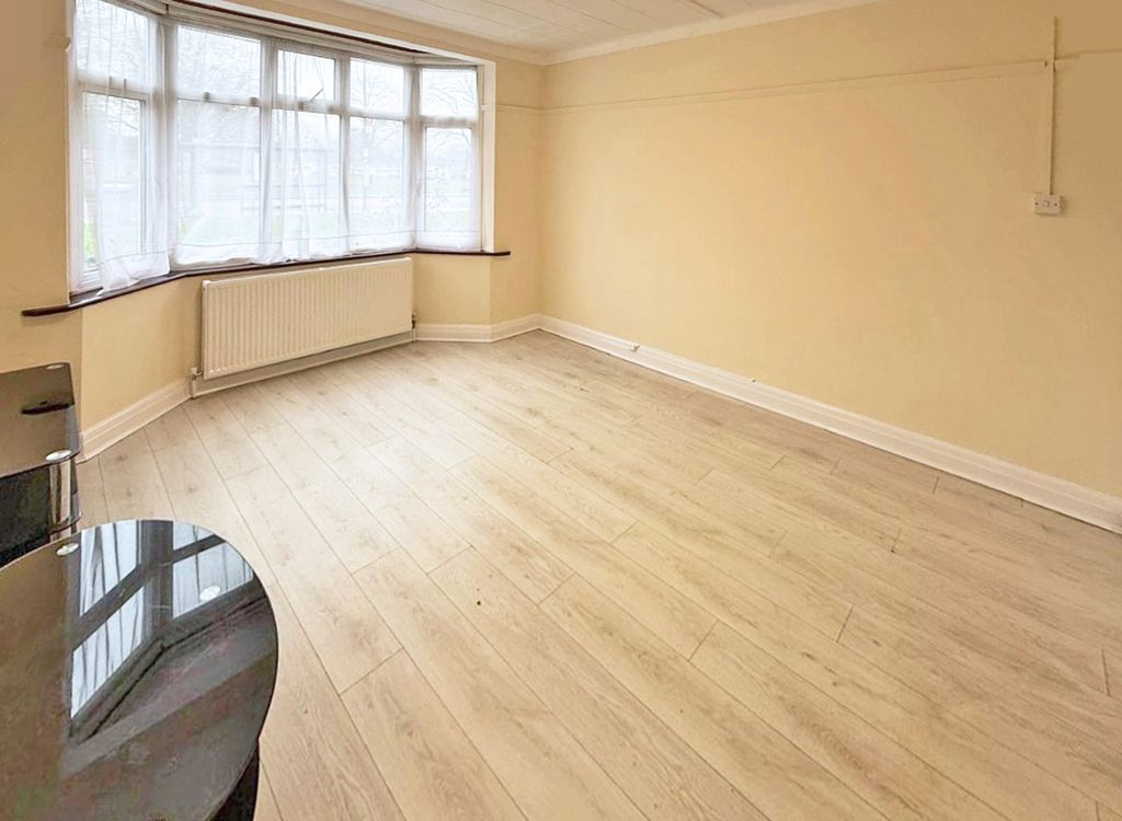 Property photo 3 of 12 4703073