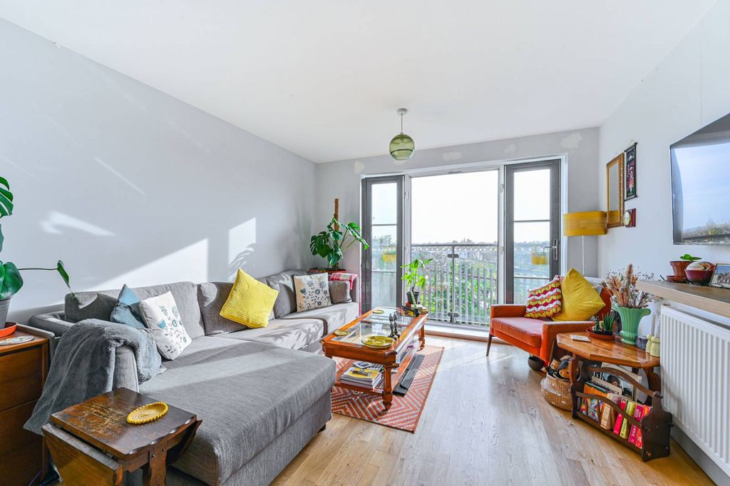 Property photo 3 of 12