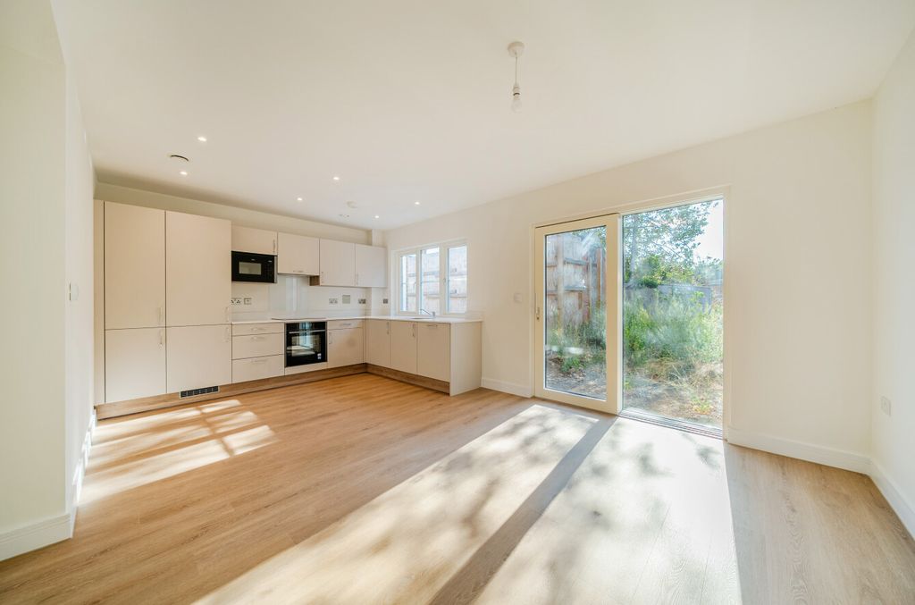 Property photo 2 of 19 1510511-3-6A86d53...