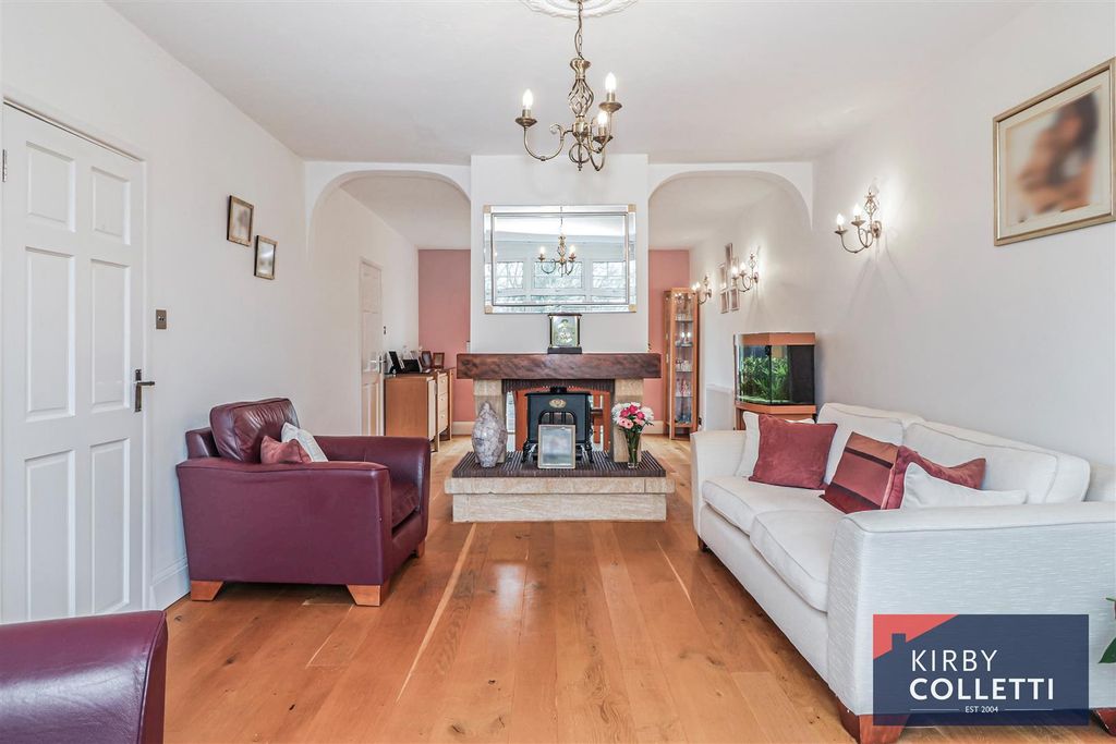 Property photo 3 of 31