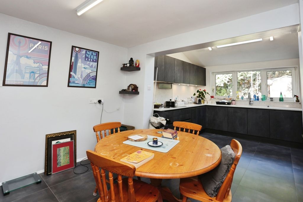 Property photo 3 of 17 Photo