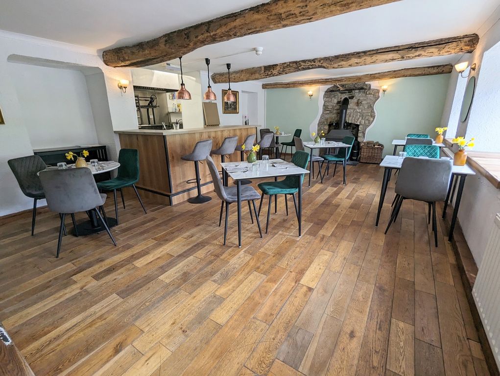 Property photo 3 of 25 Restaurant