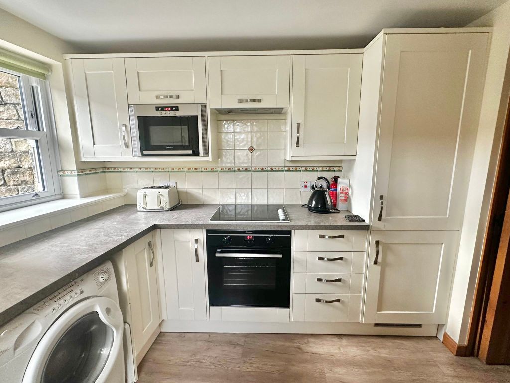 Property photo 3 of 10 Kitchen