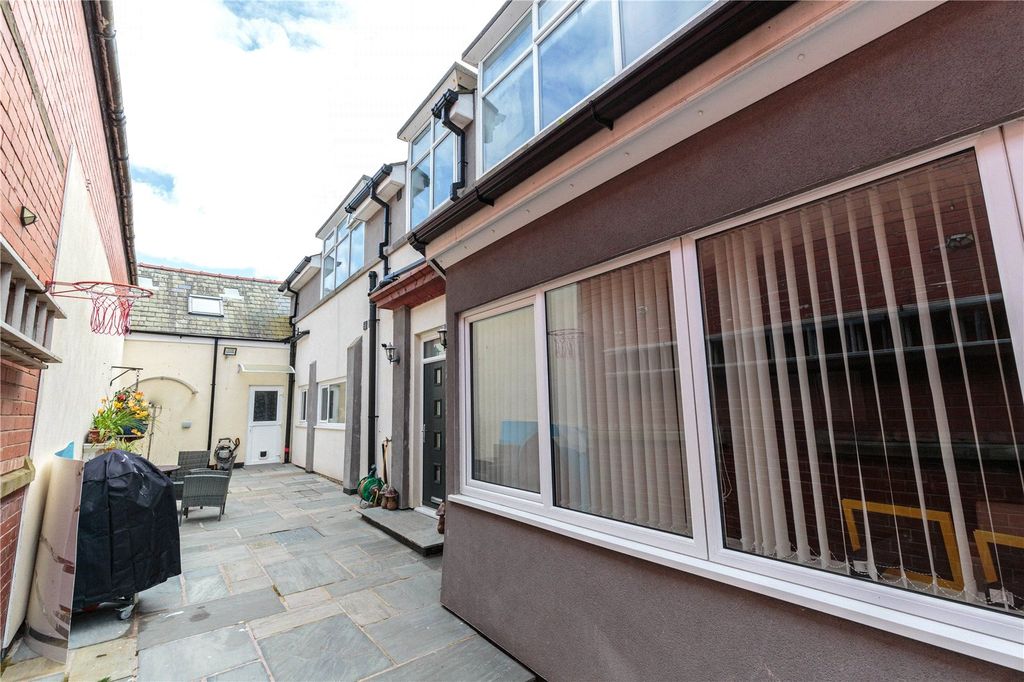 Property photo 2 of 22 Picture No. 27