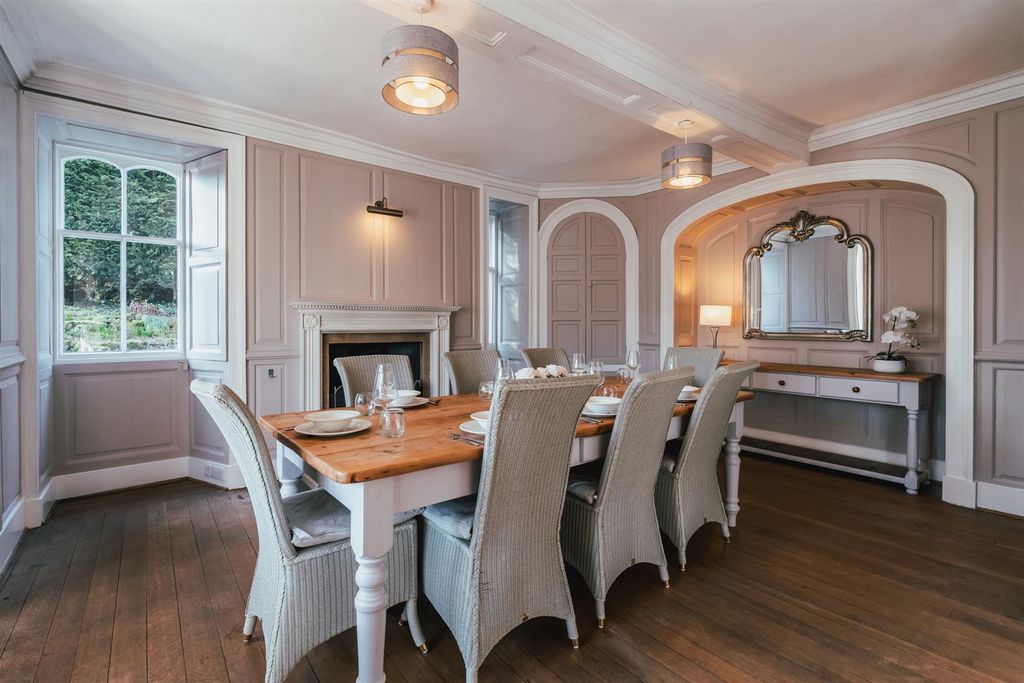 Property photo 3 of 53 Dining Room