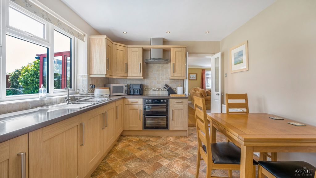 Property photo 2 of 21 4245894