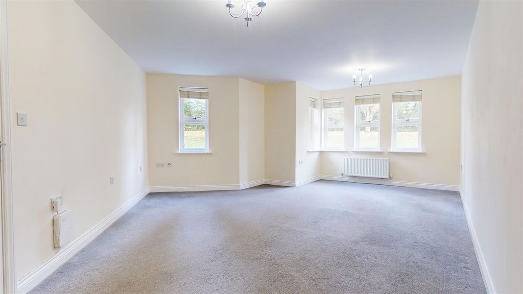 Property photo 3 of 15 10222025_104228.Jpg