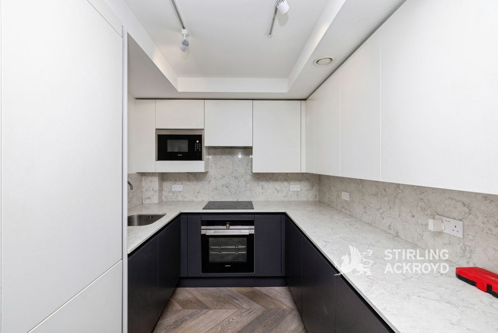 Property photo 2 of 19 Kitchen