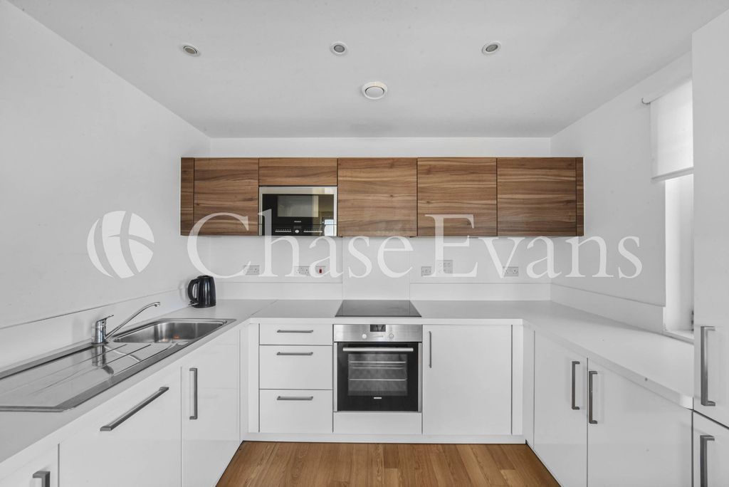 Property photo 3 of 14 Kitchen