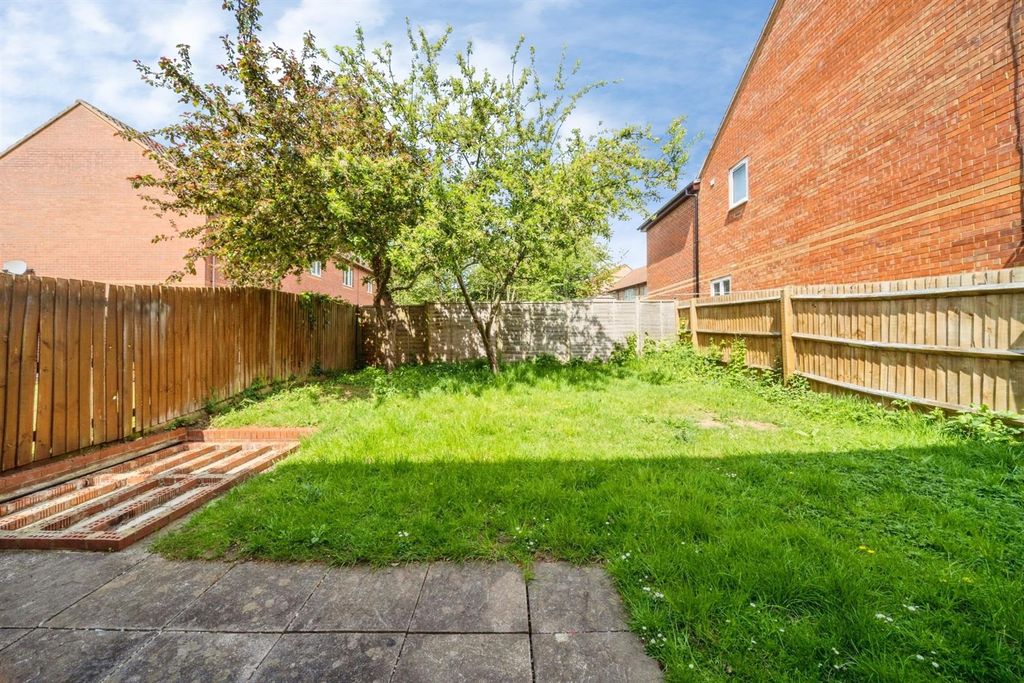Property photo 3 of 16 Garden