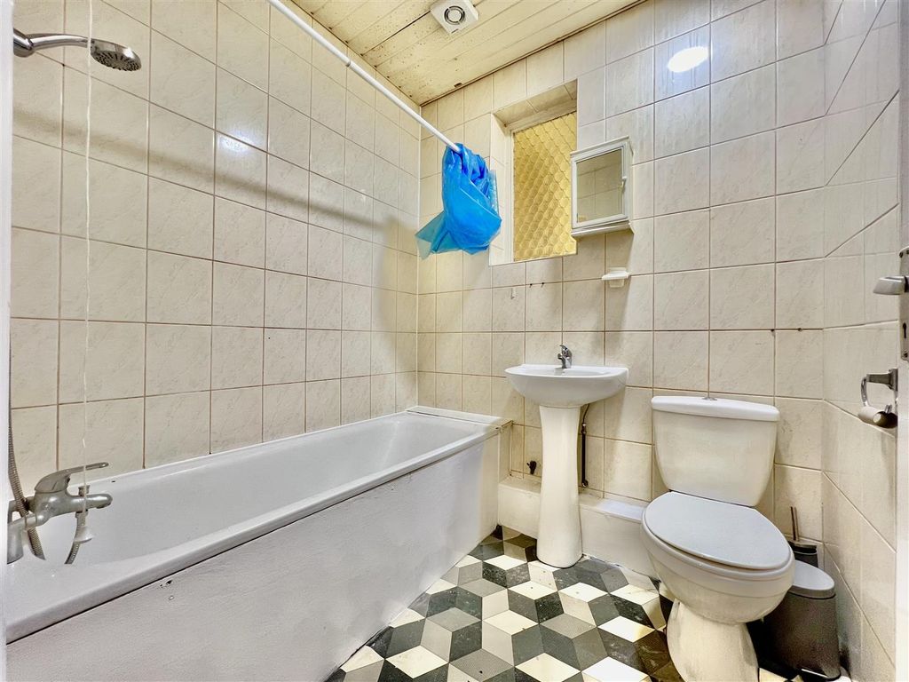 Property photo 2 of 9 Family Bathroom/ WC