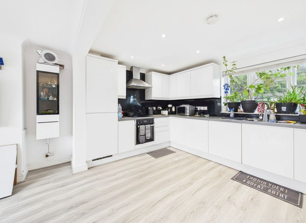 Property photo 1 of 14 4906960