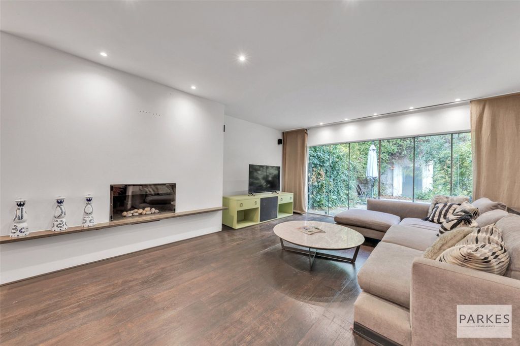 Property photo 1 of 19 Picture No. 12