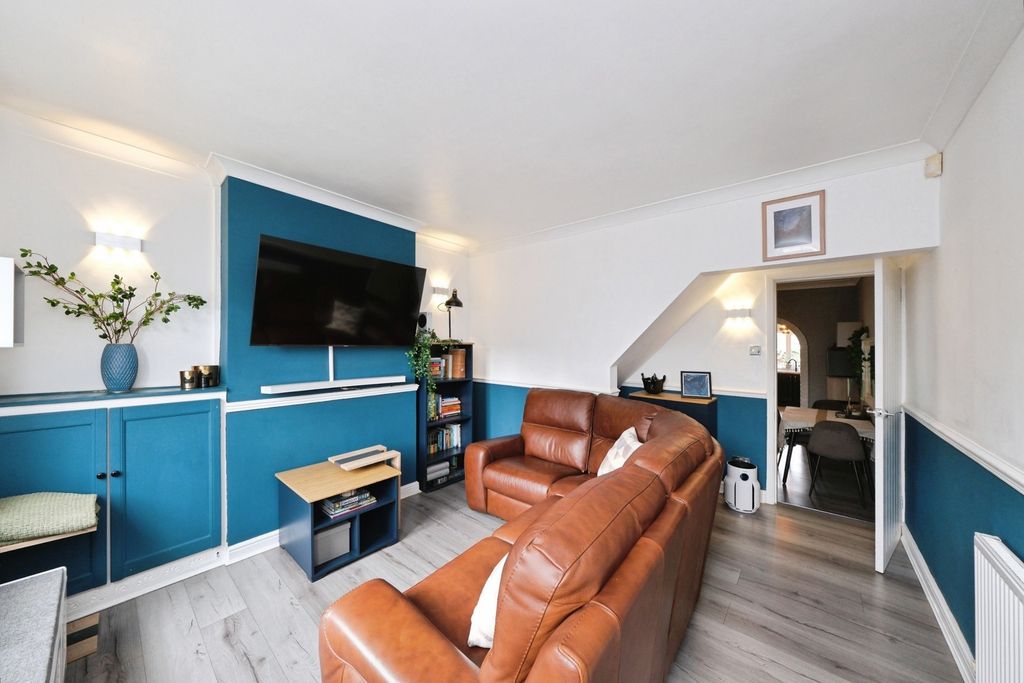 Property photo 2 of 21 Pbox-Img.Jpg