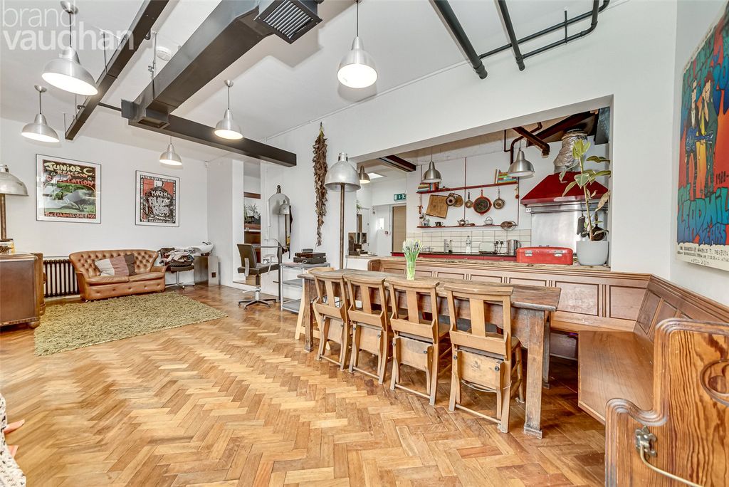 Property photo 2 of 22 Reception