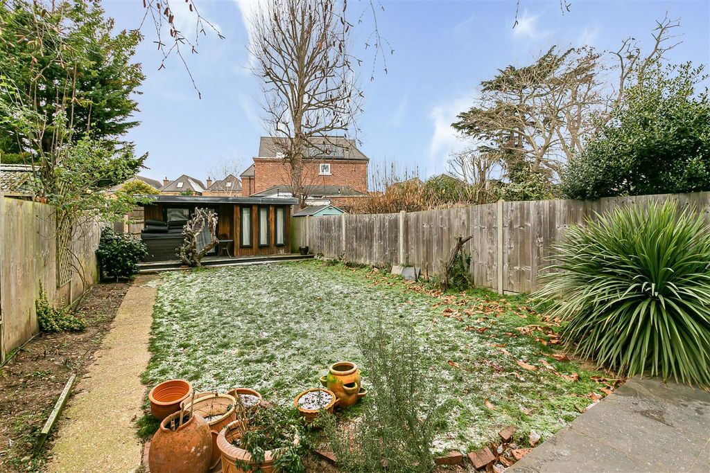 Property photo 2 of 30