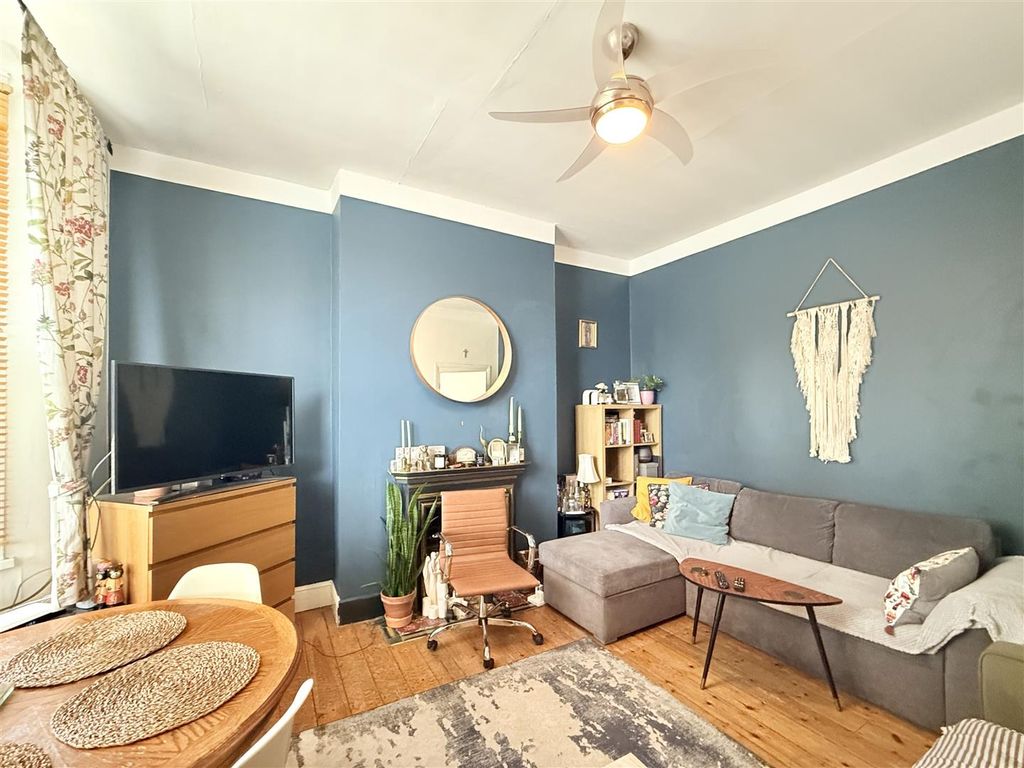 Property photo 3 of 8