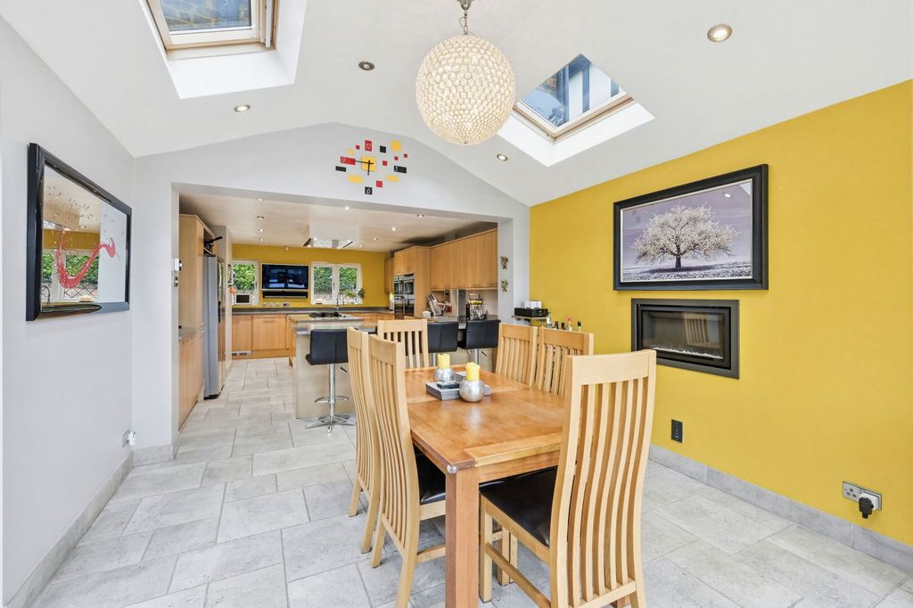 Property photo 3 of 25