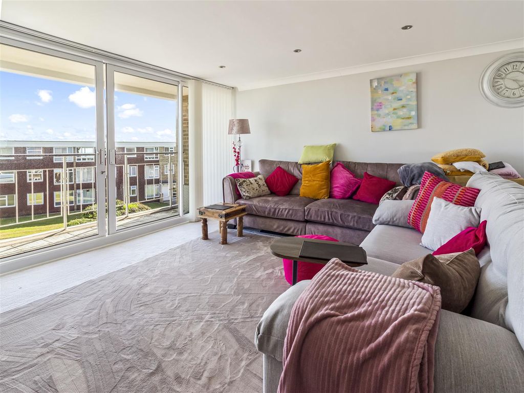 Property photo 3 of 16 11 Norfolk Court-006.Jpg