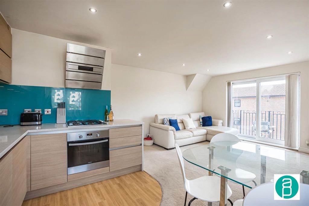 Property photo 2 of 14 Andrew_Purnell_-_14_Haverley_Court--16.Jpg