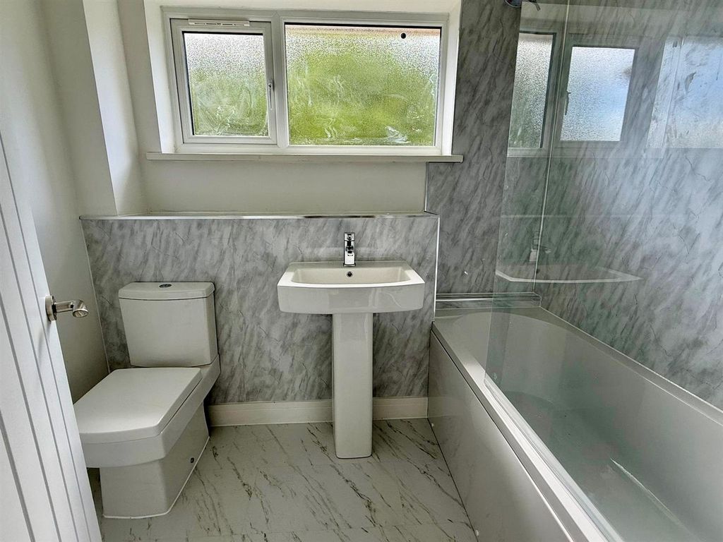 Property photo 2 of 9 Bathroom.Jpg